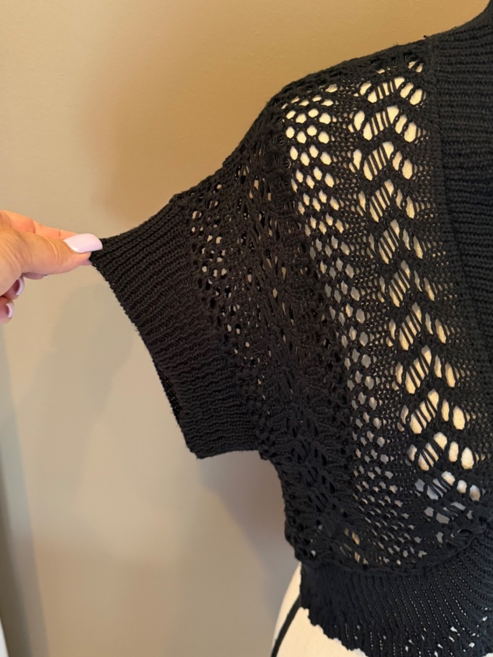 Robbie Bee Black Knitted Cropped Boho Crochet Cardigan Shrug, Size Medium - Picture 3 of 7